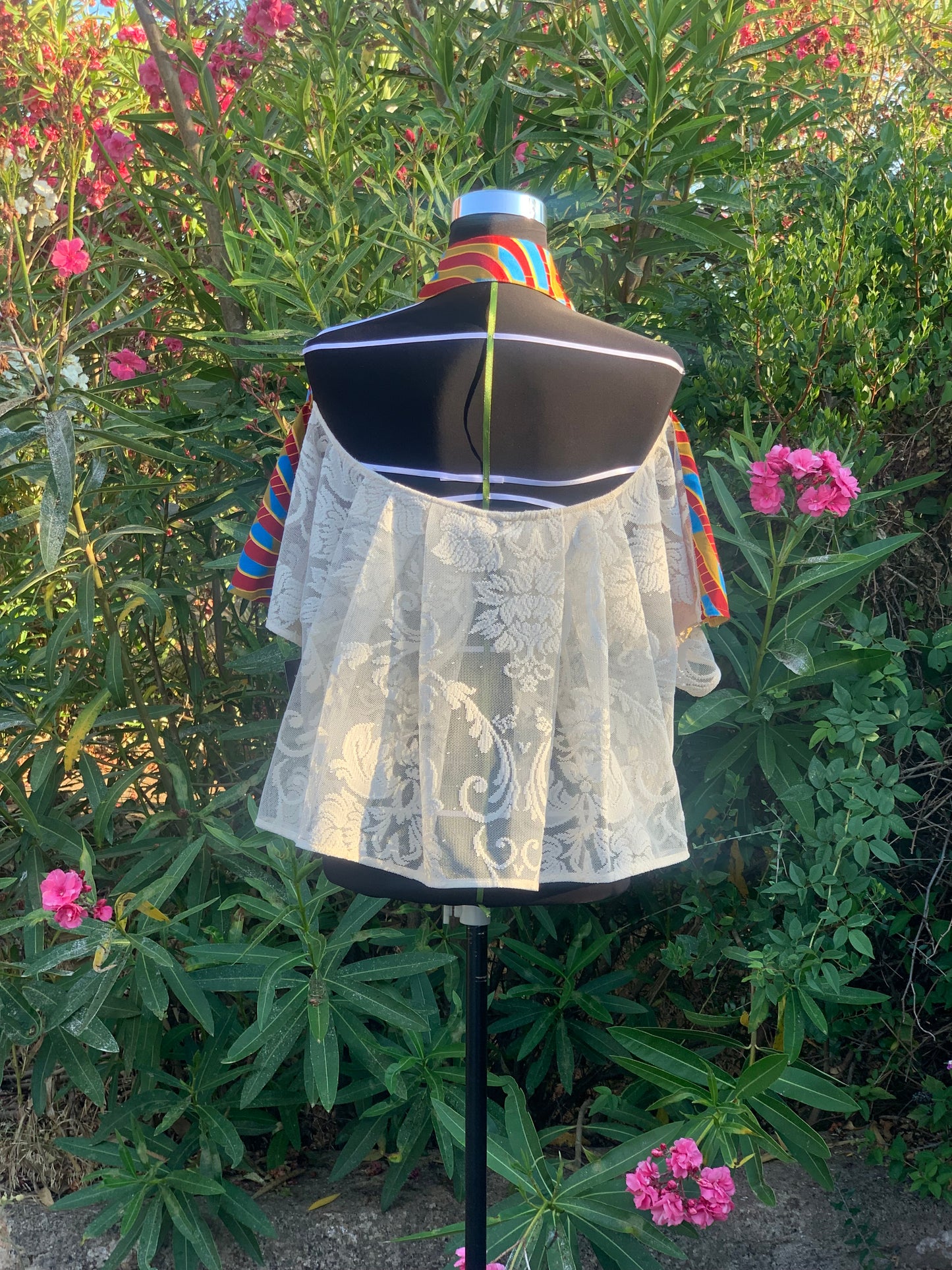 Blusa Crop de Ombros à Mostra