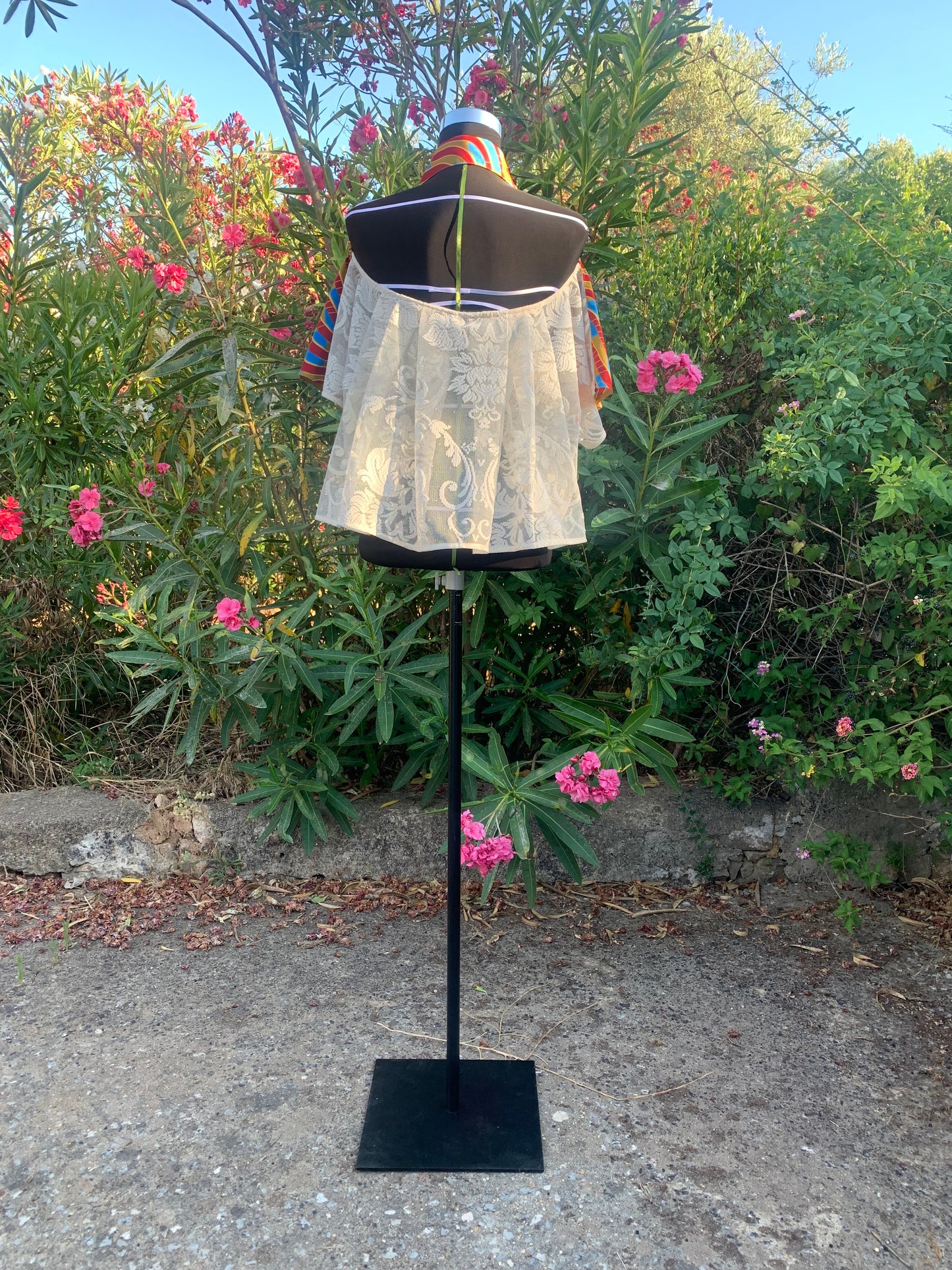 Blusa Crop de Ombros à Mostra